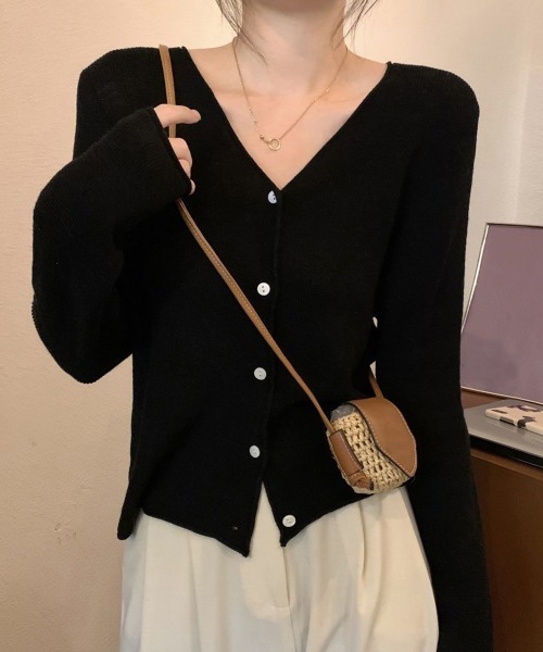Miniministore(ミニミニストア)の「ニットカーディガンVネックニットトップス(カーディガン/ボレロ・レディース・アイボリー/ブラック/ホワイト/グリーン・FREE)」の8枚目の写真