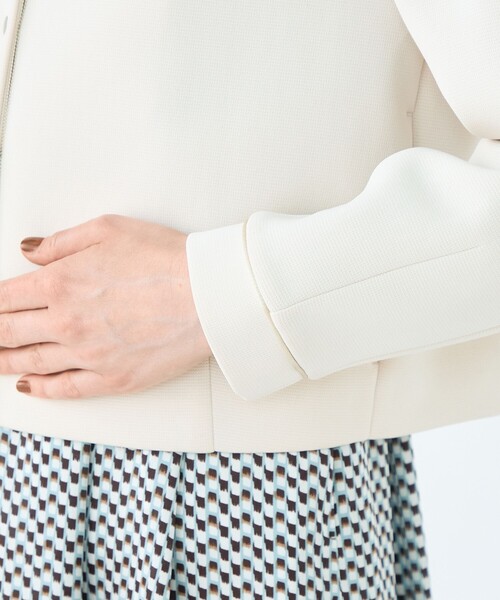 BALLSEY（ボールジィ）の「リップルダンボール ライトクルーネックジャケット（ノーカラージャケット・レディース・ライトベージュ/ネイビー・36）」の9枚目の写真