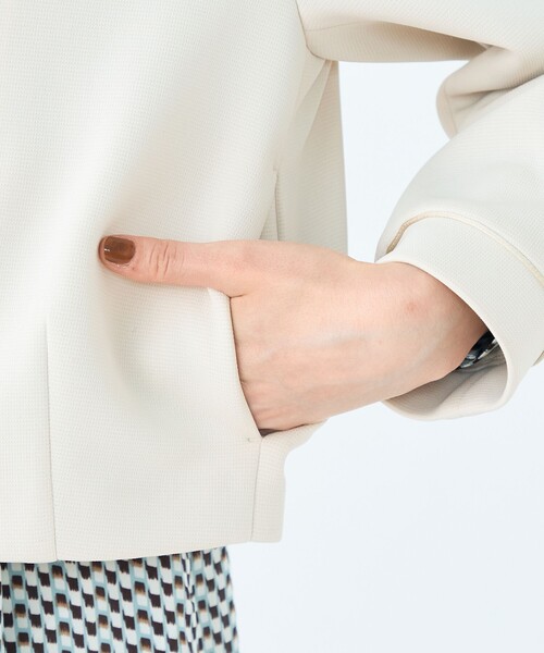 BALLSEY（ボールジィ）の「リップルダンボール ライトクルーネックジャケット（ノーカラージャケット・レディース・ライトベージュ/ネイビー・36）」の10枚目の写真