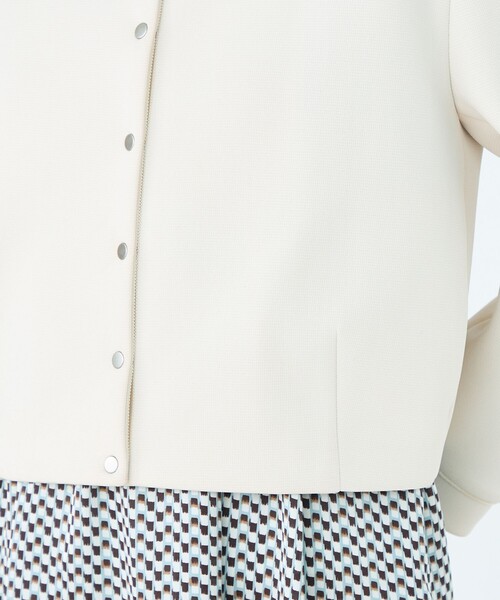 BALLSEY（ボールジィ）の「リップルダンボール ライトクルーネックジャケット（ノーカラージャケット・レディース・ライトベージュ/ネイビー・36）」の11枚目の写真