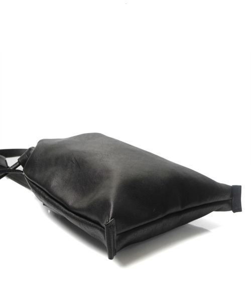 PATRICK STEPHAN(パトリックステファン)の「パトリック ステファン / Leather cell phone bag 'drawstring' ショルダーバッグ スマートフォンケース 巾着(ショルダーバッグ・メンズ・チャコールグレー/ブラック/ベージュ・FREE)」の7枚目の写真