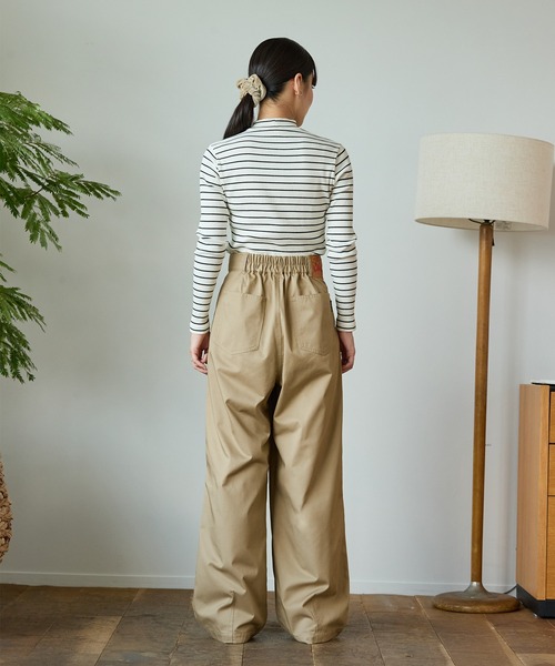 THE CRAFT CREW PRODUCTS(ザクラフトクループロダクツ)の「ハイウエストワイドイージータックカーブパンツ〈マシンウォッシャブル〉【THE CRAFT CREW PRODUCTS】(チノパンツ・レディース・ブラック/カーキ/チャコールグレー/ベージュ/ネイビー・S/M/L)」の14枚目の写真