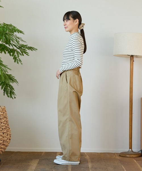 THE CRAFT CREW PRODUCTS(ザクラフトクループロダクツ)の「ハイウエストワイドイージータックカーブパンツ〈マシンウォッシャブル〉【THE CRAFT CREW PRODUCTS】(チノパンツ・レディース・ブラック/カーキ/チャコールグレー/ベージュ/ネイビー・S/M/L)」の7枚目の写真