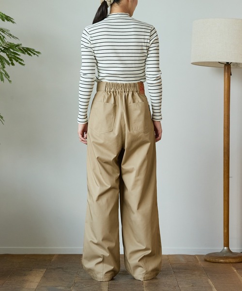 THE CRAFT CREW PRODUCTS(ザクラフトクループロダクツ)の「ハイウエストワイドイージータックカーブパンツ〈マシンウォッシャブル〉【THE CRAFT CREW PRODUCTS】(チノパンツ・レディース・ブラック/カーキ/チャコールグレー/ベージュ/ネイビー・S/M/L)」の17枚目の写真