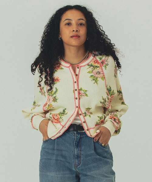ROSE BUD（ローズバッド）の「(mag.by c)FLOWER PRINT WAFFLE CARDIGAN（カーディガン/ボレロ・レディース・オフホワイト/グレー・ONE SIZE）」の3枚目の写真