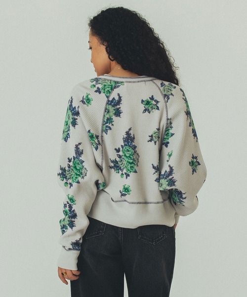 ROSE BUD（ローズバッド）の「(mag.by c)FLOWER PRINT WAFFLE CARDIGAN（カーディガン/ボレロ・レディース・オフホワイト/グレー・ONE SIZE）」の9枚目の写真