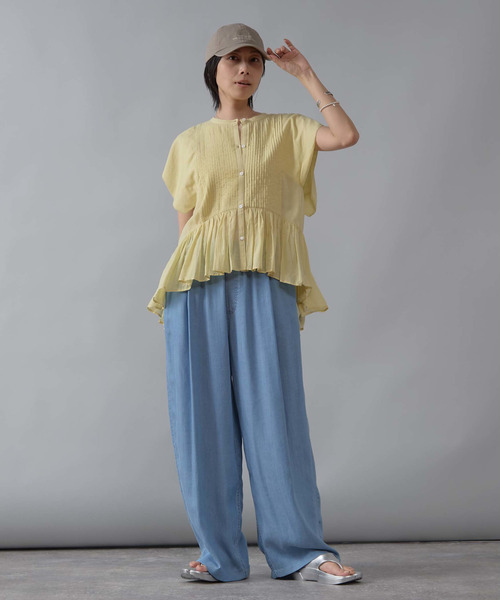 Liesse(リエス)の「イージータックデニムパンツ(デニムパンツ・レディース・インディゴブルー/サックスブルー・2/3)」の3枚目の写真