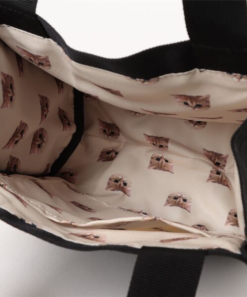 PAUL & JOE ACCESSOIRES（ポールアンドジョーアクセソワ）の「【PAUL & JOE ACCESSOIRES /ポール アンド ジョー アクセソワ 】 CASUAL・PLATE METAL チャーム付きランチトート（トートバッグ・レディース・ブラック・FREE）」の3枚目の写真