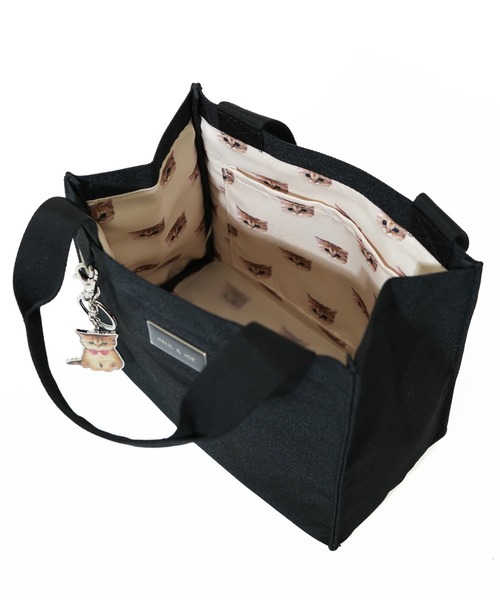 PAUL & JOE ACCESSOIRES（ポールアンドジョーアクセソワ）の「【PAUL & JOE ACCESSOIRES /ポール アンド ジョー アクセソワ 】 CASUAL・PLATE METAL チャーム付きランチトート（トートバッグ・レディース・ブラック・FREE）」の8枚目の写真