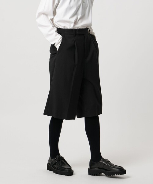 MARW UNITED ARROWS(マルゥ ユナイテッドアローズ)の「<MARW UNITED ARROWS>タック ショート パンツ(その他パンツ・レディース・ベージュ/ブラック・36/38)」の2枚目の写真