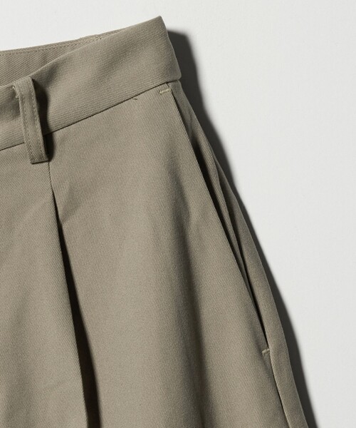 MARW UNITED ARROWS(マルゥ ユナイテッドアローズ)の「<MARW UNITED ARROWS>タック ショート パンツ(その他パンツ・レディース・ベージュ/ブラック・36/38)」の6枚目の写真