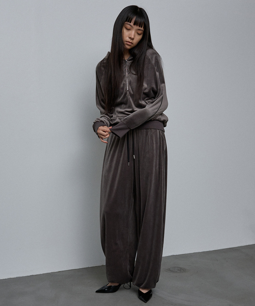 NOMINE（ノミネ）の「【セットアップ】ベロアハーフジップ フーディー パーカー（パーカー・レディース・ブラック/ブラウン/グレー・フリー）」の4枚目の写真