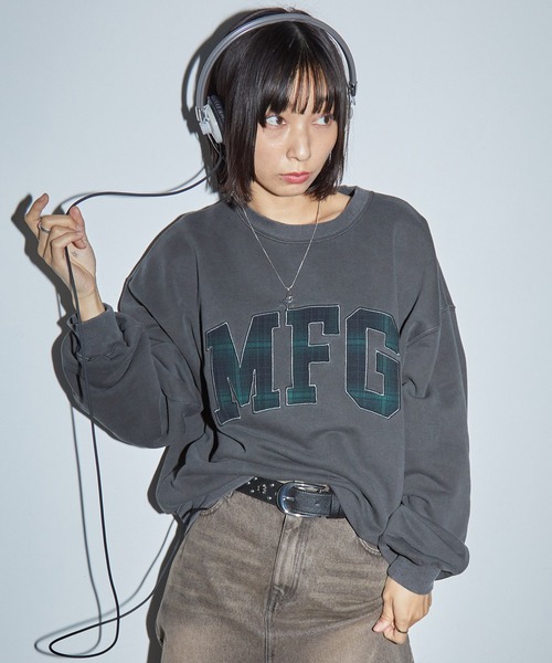 Anchor Smith(アンカー スミス)の「ヴィンテージライク ピグメント加工 カレッジロゴパッチワーク裏毛スウェット(スウェット・レディース・ブラック/グレー/ダークブラウン・M/L)」の5枚目の写真