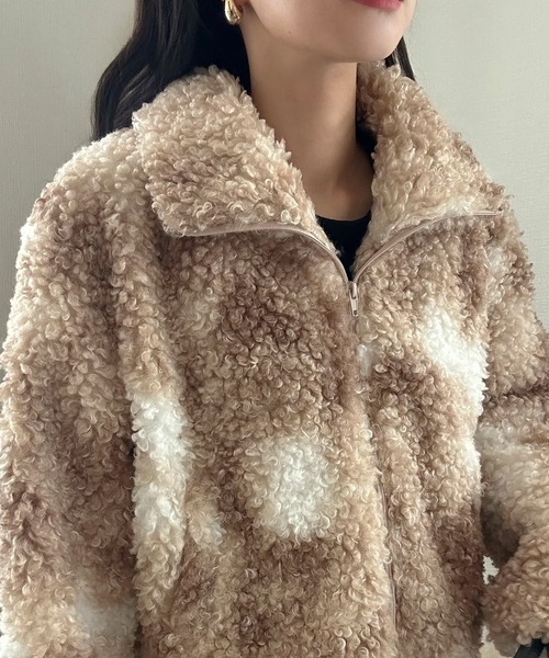 LAUIR(ラウアー)の「ショート丈ボアブルゾン(ブルゾン・レディース・グレー/モカ/ダークブラウン・X-LARGE/LARGE/MEDIUM)」の4枚目の写真