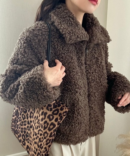 LAUIR(ラウアー)の「ショート丈ボアブルゾン(ブルゾン・レディース・グレー/モカ/ダークブラウン・X-LARGE/LARGE/MEDIUM)」の19枚目の写真