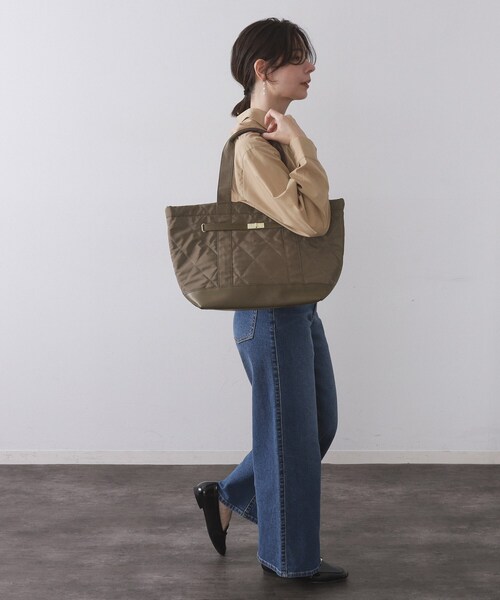 OPAQUE.CLIP(オペークドットクリップ)の「【A4サイズ対応】ダイヤキルティングスクエアビッグトートバッグ(トートバッグ・レディース・ブラウン系その他/ブラック・00)」の6枚目の写真