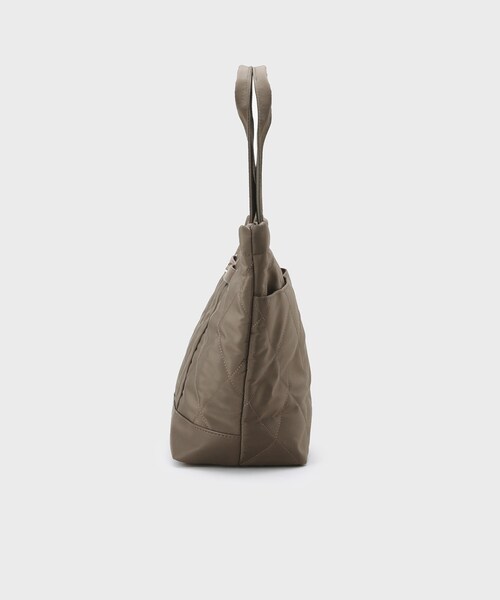 OPAQUE.CLIP(オペークドットクリップ)の「【A4サイズ対応】ダイヤキルティングスクエアビッグトートバッグ(トートバッグ・レディース・ブラウン系その他/ブラック・00)」の9枚目の写真