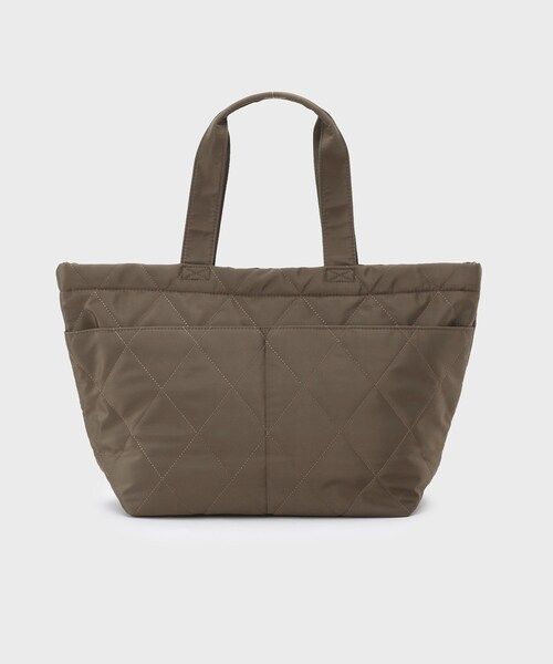 OPAQUE.CLIP(オペークドットクリップ)の「【A4サイズ対応】ダイヤキルティングスクエアビッグトートバッグ(トートバッグ・レディース・ブラウン系その他/ブラック・00)」の10枚目の写真