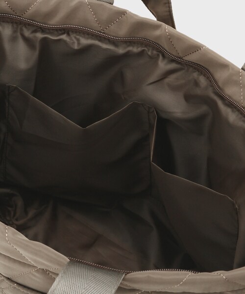 OPAQUE.CLIP(オペークドットクリップ)の「【A4サイズ対応】ダイヤキルティングスクエアビッグトートバッグ(トートバッグ・レディース・ブラウン系その他/ブラック・00)」の16枚目の写真