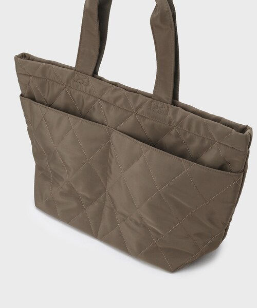 OPAQUE.CLIP(オペークドットクリップ)の「【A4サイズ対応】ダイヤキルティングスクエアビッグトートバッグ(トートバッグ・レディース・ブラウン系その他/ブラック・00)」の17枚目の写真