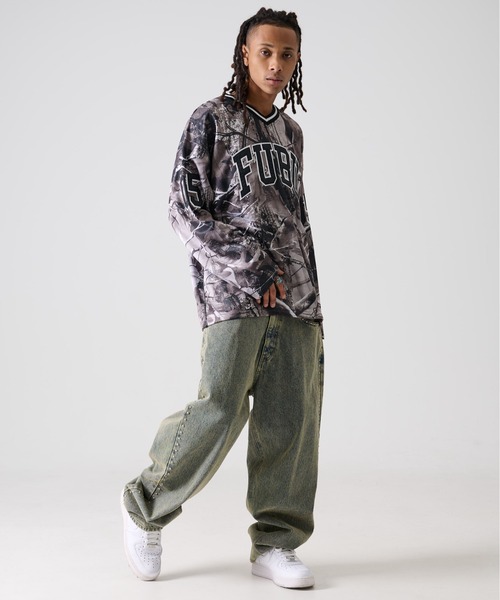 FUBU（ フブ）の「FUBU フブ ブランド ロゴ ナンバー ワッペン Vネック 長袖 ホッケーシャツ ゲームシャツ（Tシャツ/カットソー・メンズ・ブラウン/グレー・M/XL/L/XXL）」の8枚目の写真