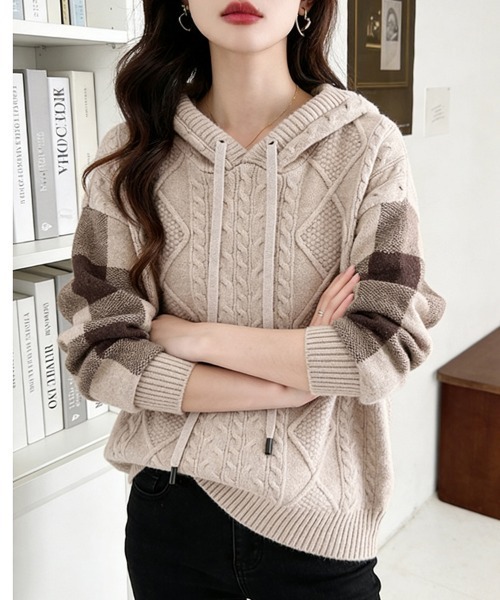 セール】ケーブル編み×ボーダー袖フード付きニットトップス（ニット