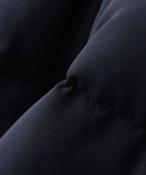 SHIPS（シップス）の「SHIPS KIDS:90cm /〈撥水/手洗い可能〉ミディアム丈 リサイクル ダウン フーディー（ダウンジャケット/コート・キッズ・ネイビー/ピンク・90）」の3枚目の写真