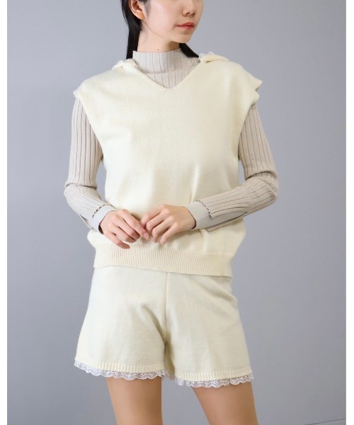 Doumoi(ドゥモエ)の「ニットフーデッドベスト&ショートパンツ セットアップ スーツ(セットアップ・レディース・アイボリー/チャコールグレー/ライトグレー・FREE)」の2枚目の写真