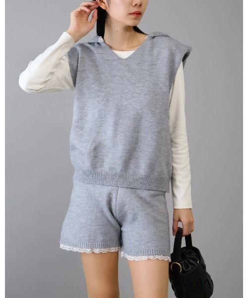 Doumoi(ドゥモエ)の「ニットフーデッドベスト&ショートパンツ セットアップ スーツ(セットアップ・レディース・アイボリー/チャコールグレー/ライトグレー・FREE)」の3枚目の写真
