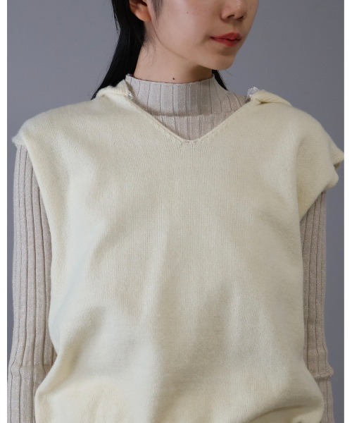 Doumoi(ドゥモエ)の「ニットフーデッドベスト&ショートパンツ セットアップ スーツ(セットアップ・レディース・アイボリー/チャコールグレー/ライトグレー・FREE)」の9枚目の写真