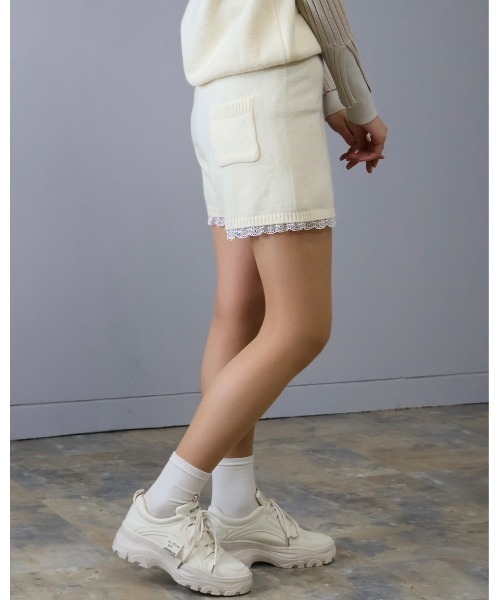 Doumoi(ドゥモエ)の「ニットフーデッドベスト&ショートパンツ セットアップ スーツ(セットアップ・レディース・アイボリー/チャコールグレー/ライトグレー・FREE)」の12枚目の写真