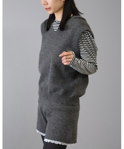 Doumoi(ドゥモエ)の「ニットフーデッドベスト&ショートパンツ セットアップ スーツ(セットアップ・レディース・アイボリー/チャコールグレー/ライトグレー・FREE)」の17枚目の写真