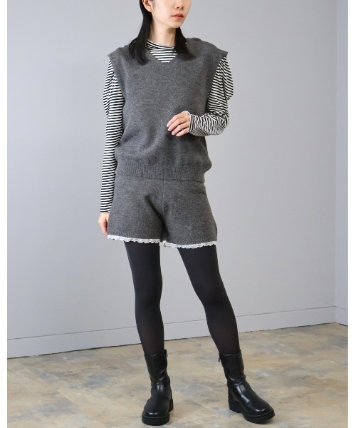 Doumoi(ドゥモエ)の「ニットフーデッドベスト&ショートパンツ セットアップ スーツ(セットアップ・レディース・アイボリー/チャコールグレー/ライトグレー・FREE)」の13枚目の写真