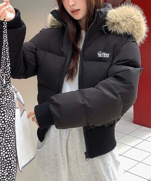 SHEENA（シーナ）の「ワンポイント刺繍ロゴファーフード中綿ブルゾン（ブルゾン・レディース・ブラック・M）」の10枚目の写真