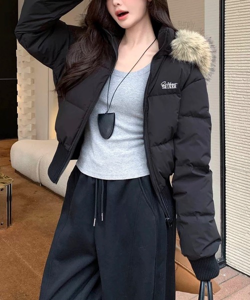 SHEENA（シーナ）の「ワンポイント刺繍ロゴファーフード中綿ブルゾン（ブルゾン・レディース・ブラック・M）」の22枚目の写真