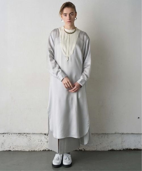 Canaco_（カナコ）の「canaco_:ノーカラーストライプサテンシャツドレス  NO-COLLAR SHIRTS DRESS（ワンピース・レディース・ブラック/オフホワイト・1/2）」の9枚目の写真