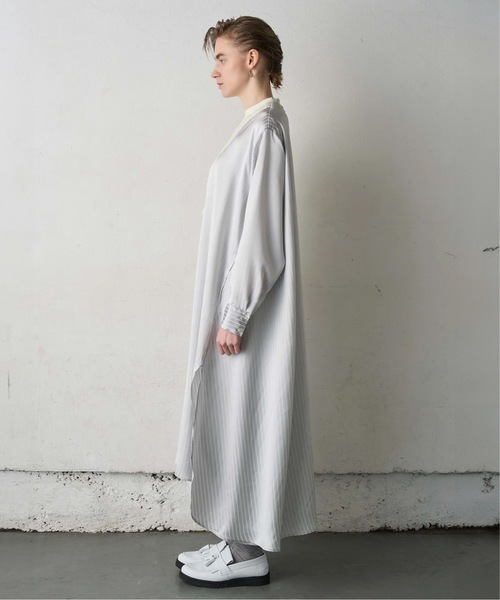 Canaco_（カナコ）の「canaco_:ノーカラーストライプサテンシャツドレス  NO-COLLAR SHIRTS DRESS（ワンピース・レディース・ブラック/オフホワイト・1/2）」の10枚目の写真