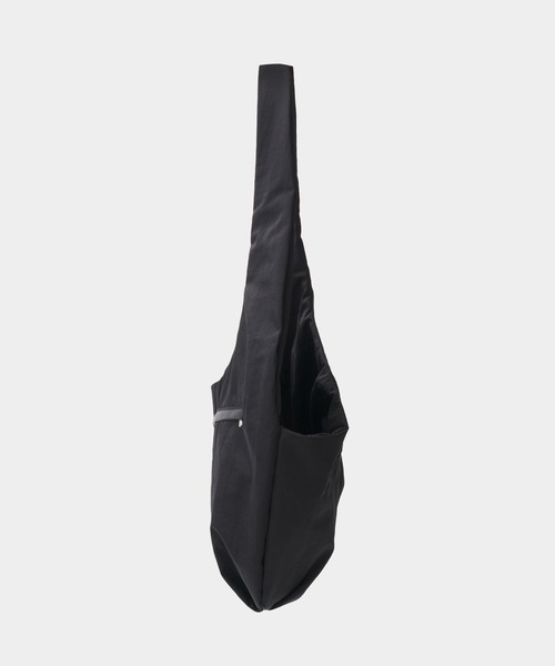 CONZ(コンズ)の「OVELT BAG/ショルダーバッグ/カーブシルエット/(ショルダーバッグ・メンズ・ブラック・FREE)」の3枚目の写真