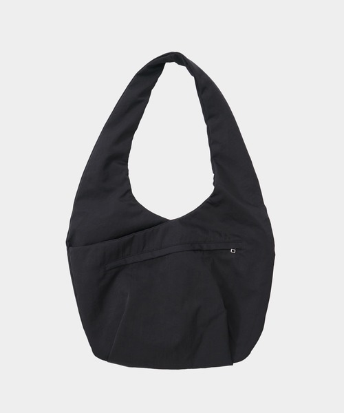 CONZ(コンズ)の「OVELT BAG/ショルダーバッグ/カーブシルエット/(ショルダーバッグ・メンズ・ブラック・FREE)」の8枚目の写真
