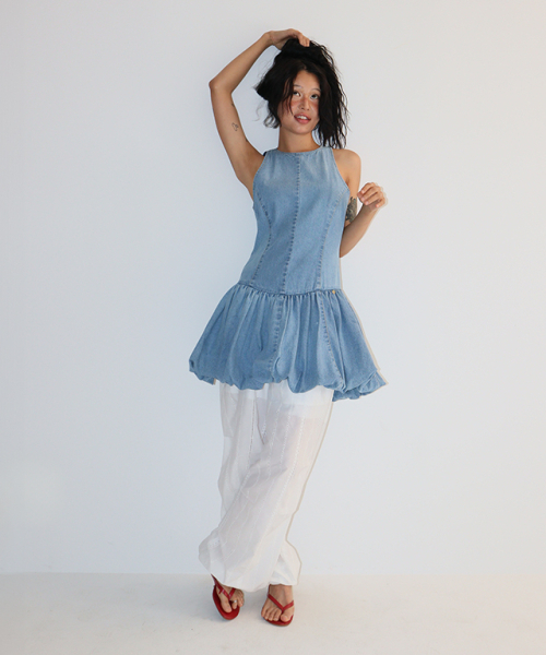 RONRON（ロンロン）の「PUMPKIN SLEEVELESS DENIM DRESS LIGHT BLUE（ワンピース・レディース・その他・FREE）」の2枚目の写真