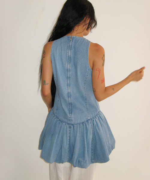 RONRON（ロンロン）の「PUMPKIN SLEEVELESS DENIM DRESS LIGHT BLUE（ワンピース・レディース・その他・FREE）」の3枚目の写真