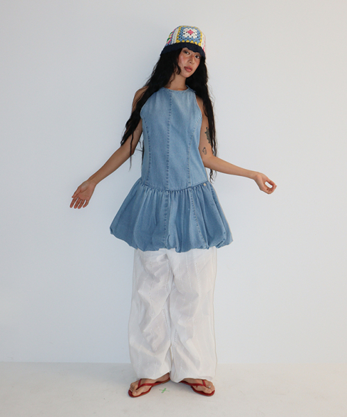 RONRON（ロンロン）の「PUMPKIN SLEEVELESS DENIM DRESS LIGHT BLUE（ワンピース・レディース・その他・FREE）」の4枚目の写真