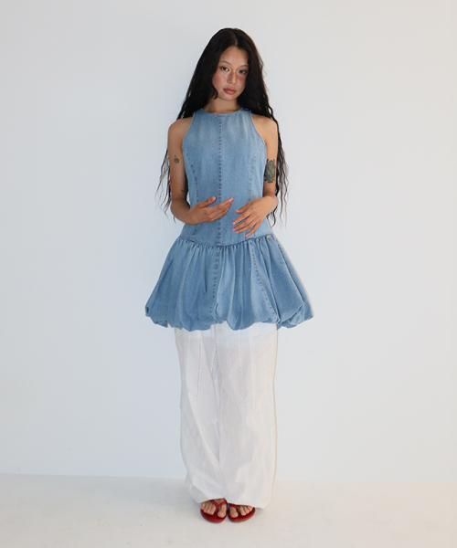 RONRON（ロンロン）の「PUMPKIN SLEEVELESS DENIM DRESS LIGHT BLUE（ワンピース・レディース・その他・FREE）」の6枚目の写真