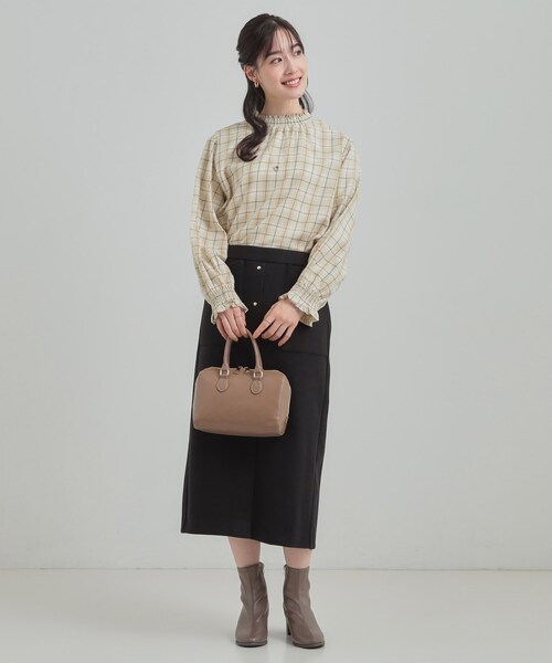 SHOO・LA・RUE(シューラルー)の「ギャザーネックが女性らしさをプラスする ハイネックブラウス(シャツ/ブラウス・レディース・アイボリー系2/ブラック系2・01/02/03/04)」の5枚目の写真