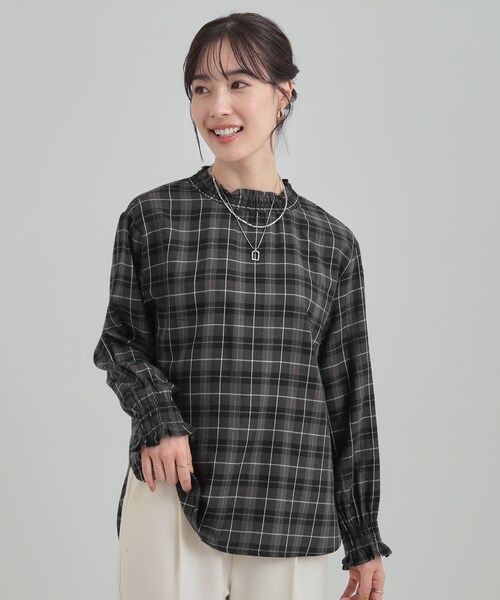 SHOO・LA・RUE(シューラルー)の「ギャザーネックが女性らしさをプラスする ハイネックブラウス(シャツ/ブラウス・レディース・アイボリー系2/ブラック系2・01/02/03/04)」の7枚目の写真