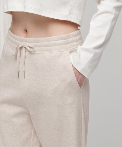 MUSINSA STANDARD WOMAN（ムシンサスタンダードウーマン）の「ウィメンズフラットテリー ワイドラウンジスウェットパンツ [ヘッダーベージュ]（スウェットパンツ・レディース・その他・SMALL/MEDIUM/LARGE/X-SMALL）」の4枚目の写真