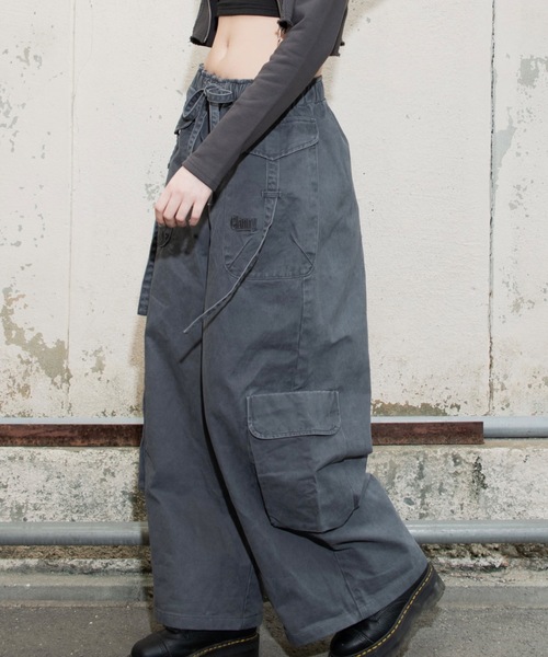 Glanny(グランニー)の「ワイドカーゴパンツ(カーゴパンツ・レディース・ブラウン/グレー・SMALL/MEDIUM)」の2枚目の写真