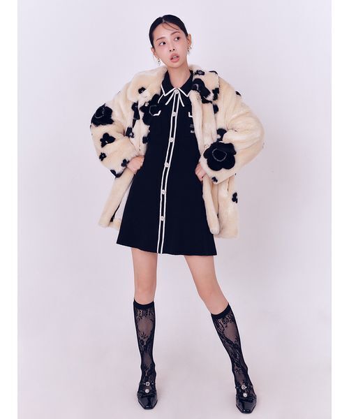 LILY BROWN（リリーブラウン）の「【LILY BROWN×MARY QUANT】ビジュー釦ファーコート（ノーカラージャケット・レディース・ライトグレー/ベージュ/その他・F）」の10枚目の写真