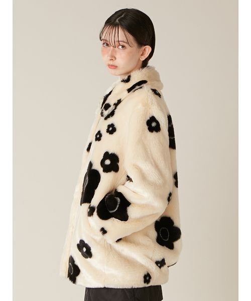 LILY BROWN（リリーブラウン）の「【LILY BROWN×MARY QUANT】ビジュー釦ファーコート（ノーカラージャケット・レディース・ライトグレー/ベージュ/その他・F）」の14枚目の写真