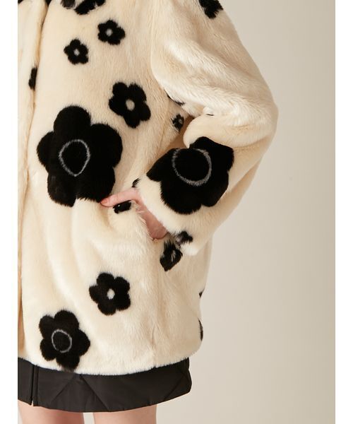 LILY BROWN（リリーブラウン）の「【LILY BROWN×MARY QUANT】ビジュー釦ファーコート（ノーカラージャケット・レディース・ライトグレー/ベージュ/その他・F）」の16枚目の写真